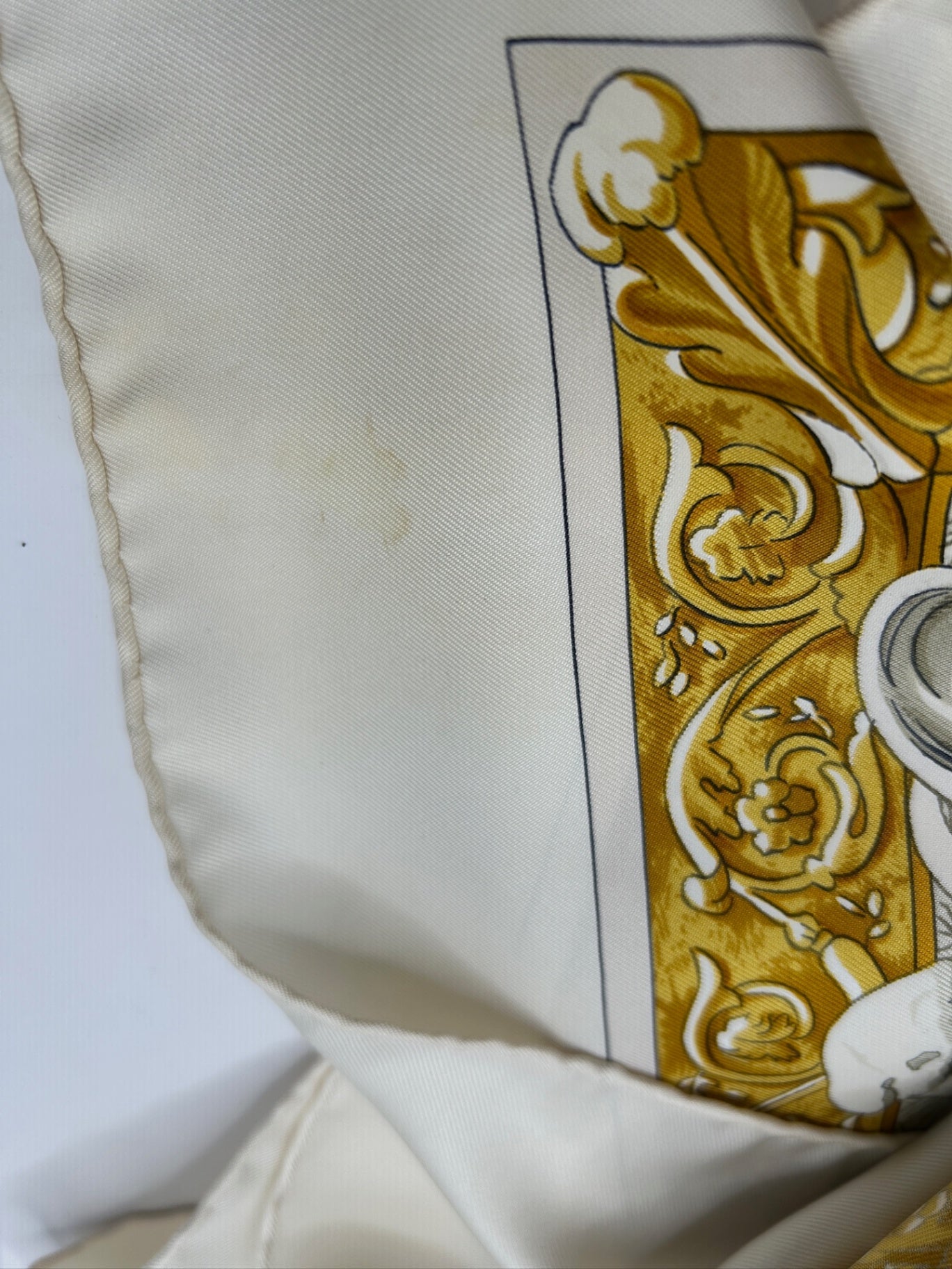 Hermès White and grey with gold accents Scarf